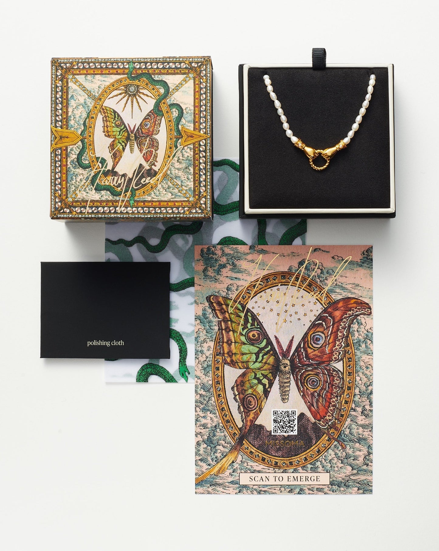 Harris Reed Fine Shield Necklace |